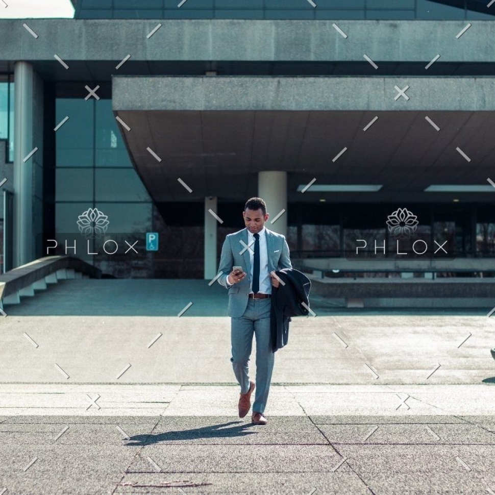 demo-attachment-979-bram-naus-221602-unsplash